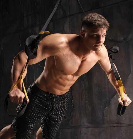 آموزش تمرینات ورزشی با کش TRX برای تقویت عضلات